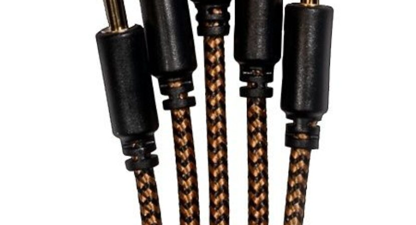Fünf schwarze Patchkabel mit goldenen Steckern für modulare Synthesizer